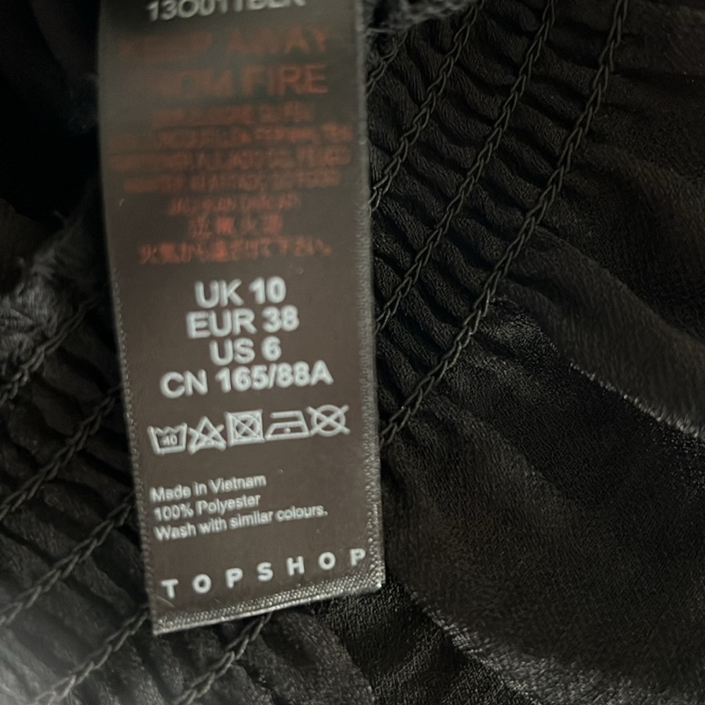 Top Shop black button up v-neck blouse. New with tags size 6. - Picture 7 of 8